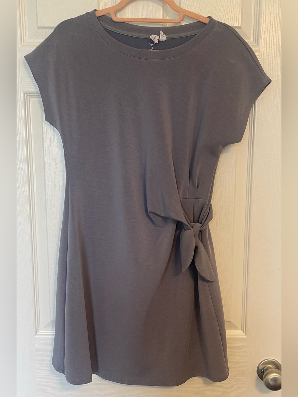 Cable & Gauge Slate Tie-Waist Mini Dress in Gray